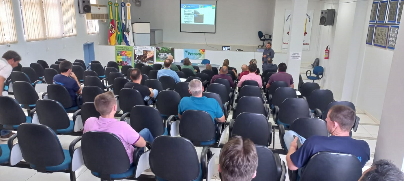 Capa Palmitinho: alunos com incentivo da Administração apresentam projetos profissionais