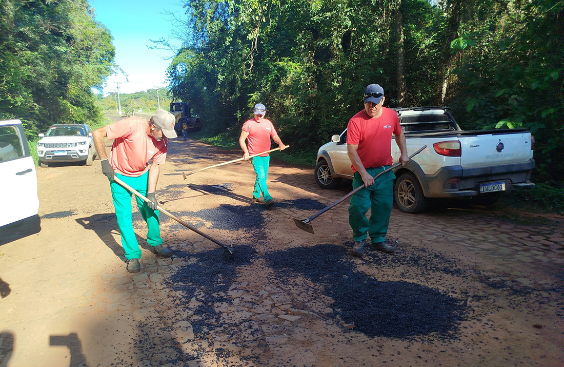 Capa Prefeitura de Frederico Westphalen inicia operação emergencial de tapa-buracos na Avenida Santo Caeran