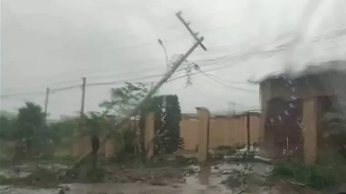 Capa Microexplosão com vento destrutivo atinge cidade gaúcha