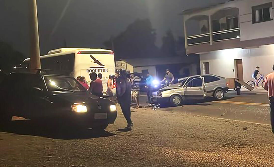 Capa Colisão entre ônibus e carro deixa ferido na ERS-330 em Tenente Portela