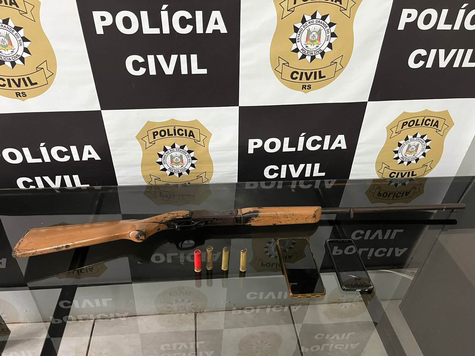 Capa Polícia Civil prende homem por posse ilegal de arma de fogo em Iraí