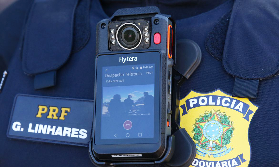 Capa Policiais rodoviários federais usarão câmeras a partir de 2024