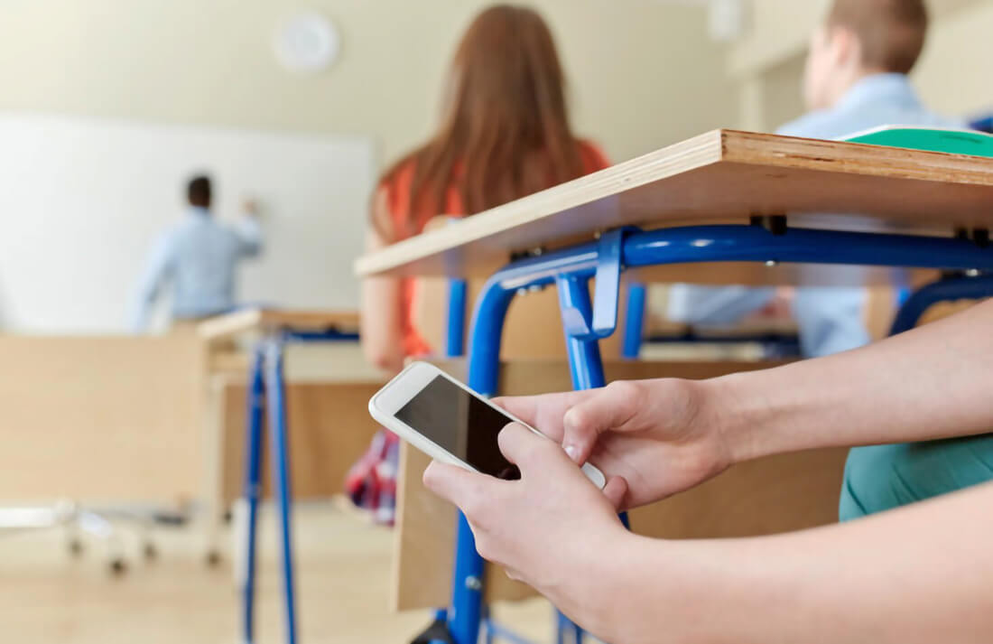Capa Pesquisa avalia o impacto da lei sobre o uso de celulares nas escolas