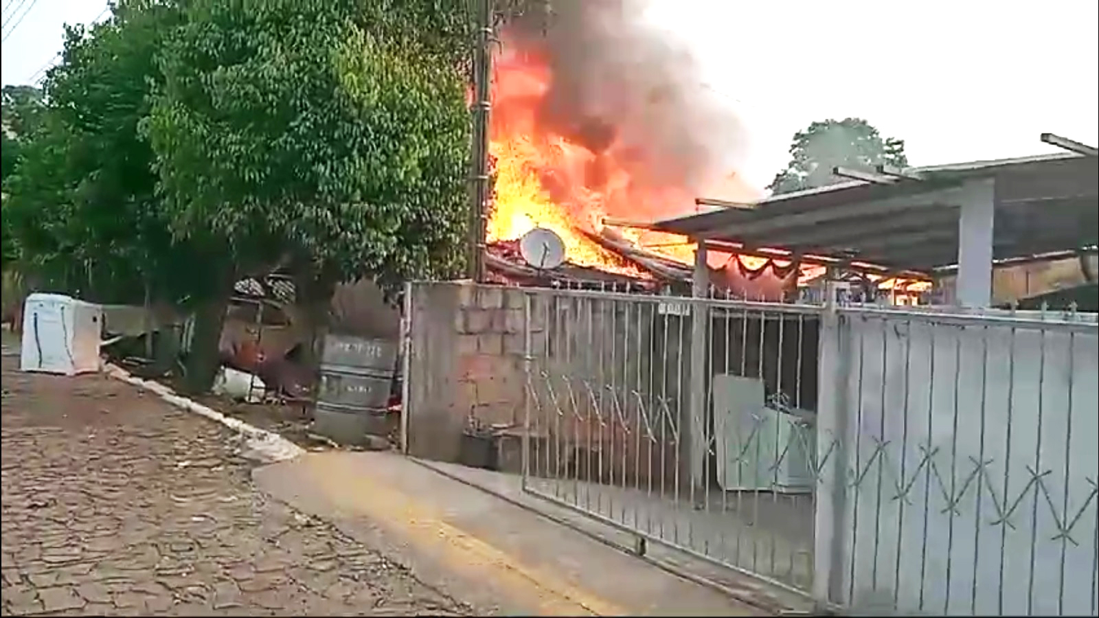 Capa Incêndio destrói residência em Frederico Westphalen
