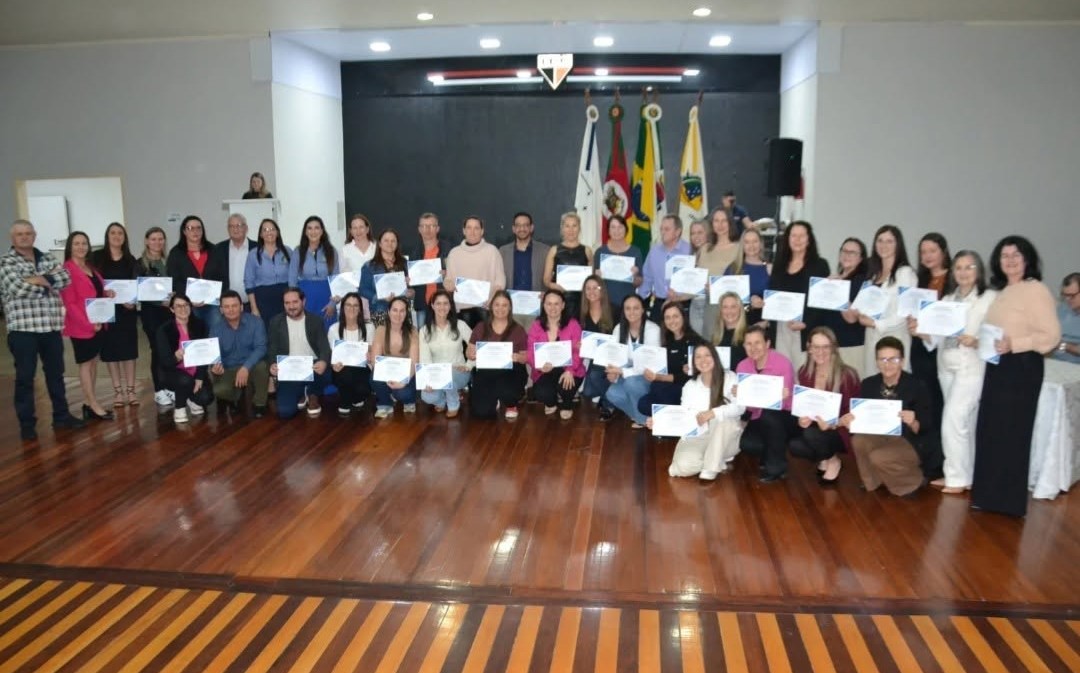 Capa Câmara de Planalto homenageia profissionais e estudantes da Escola Mário Quintana