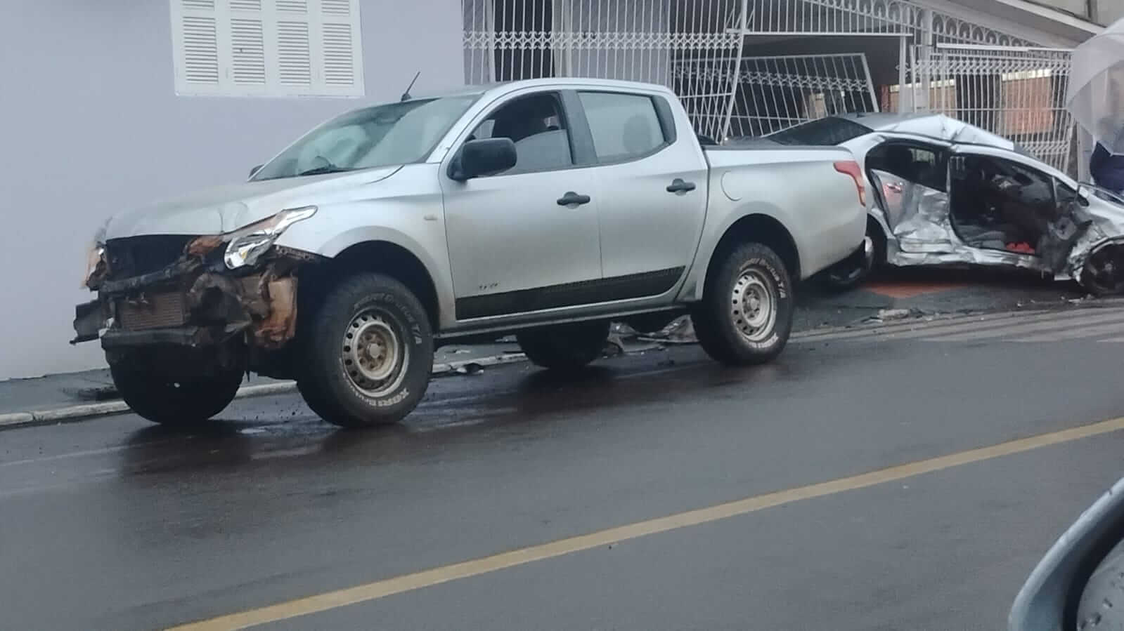 Capa Colisão entre Honda Civic e caminhonete L200 é registrada em FW