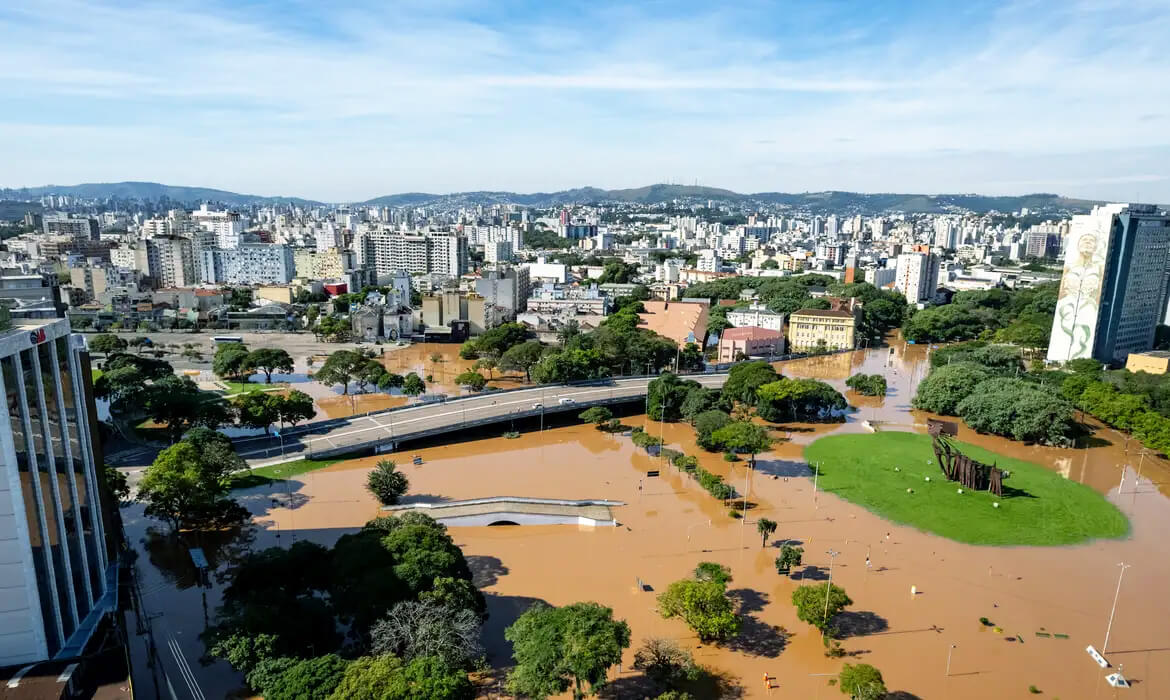 Capa Reconstruir infraestrutura atingida por chuvas no RS custará R$ 19 bi