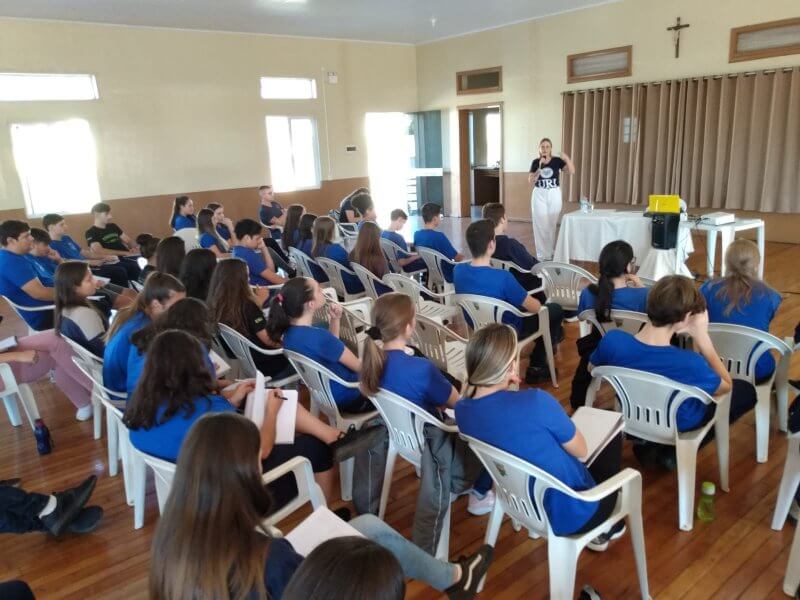 Capa Oficina de produção textual da URI/FW ensina redação do Enem para alunos da rede pública de ensino
