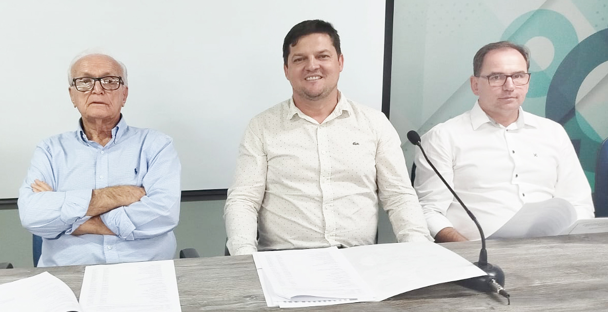 Capa Prefeito de Seberi, Adilson Balestrin, é eleito presidente da Amzop para a gestão 2025-2026