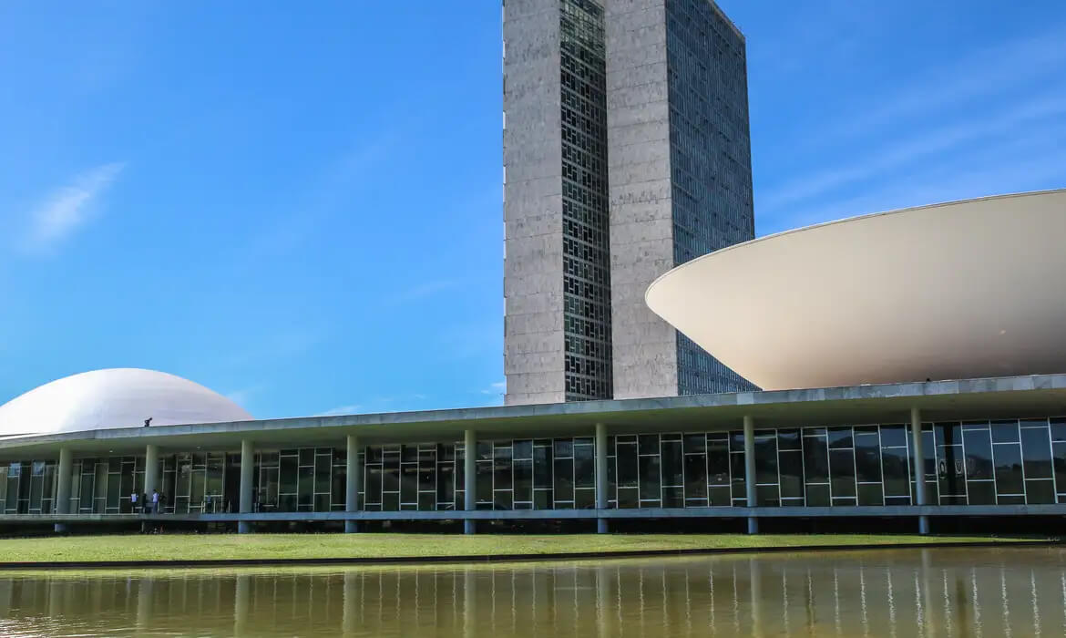Capa Governo deve enviar projeto para acabar com escala 6x1 após o carnaval