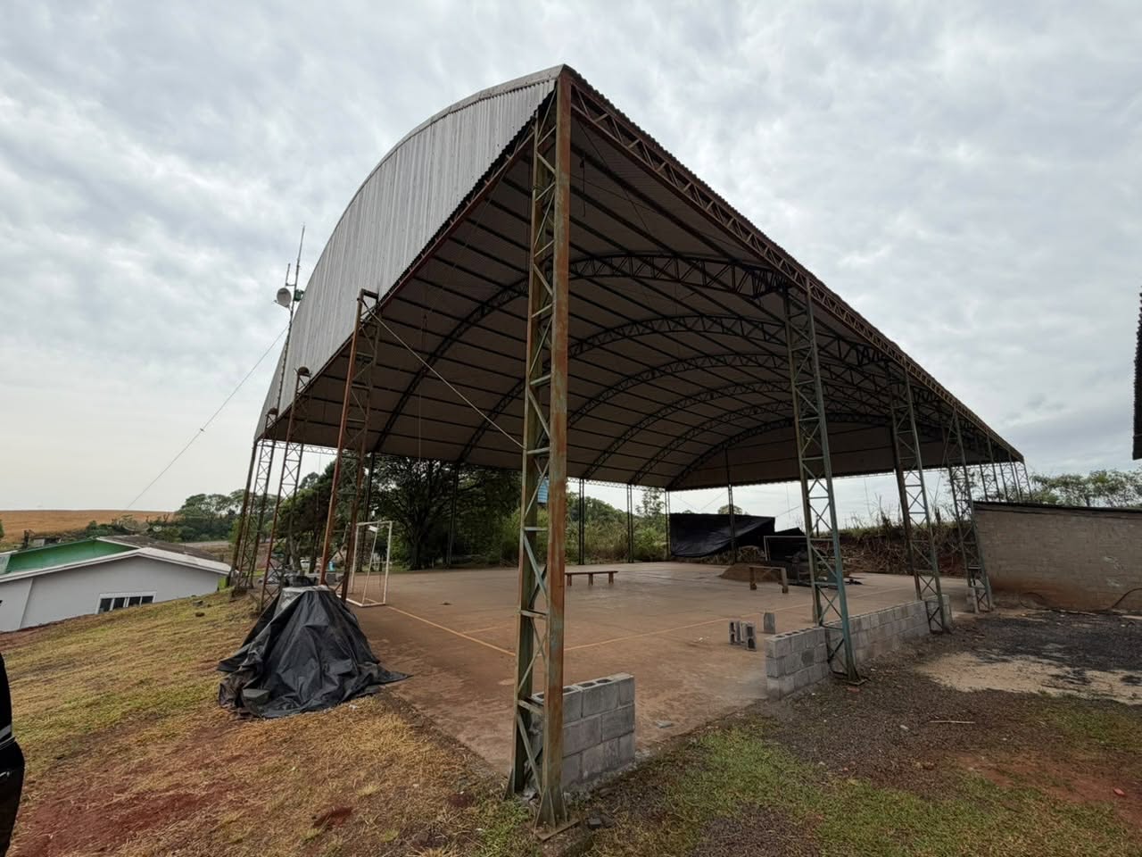 Capa Nonoai inicia fechamento da quadra poliesportiva da Linha Tope da Serra