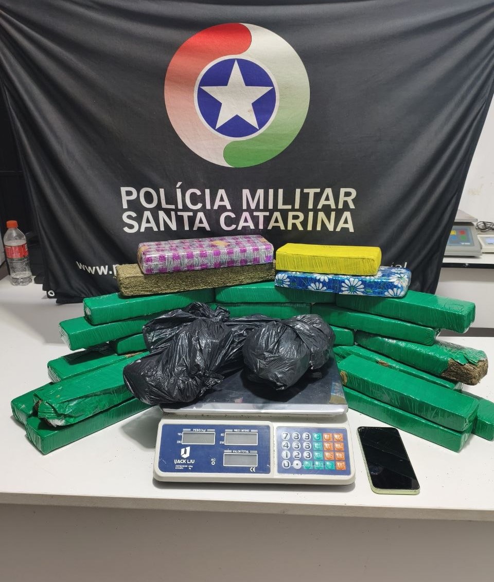 Capa Homem é preso com 17,9 quilos de maconha em Chapecó