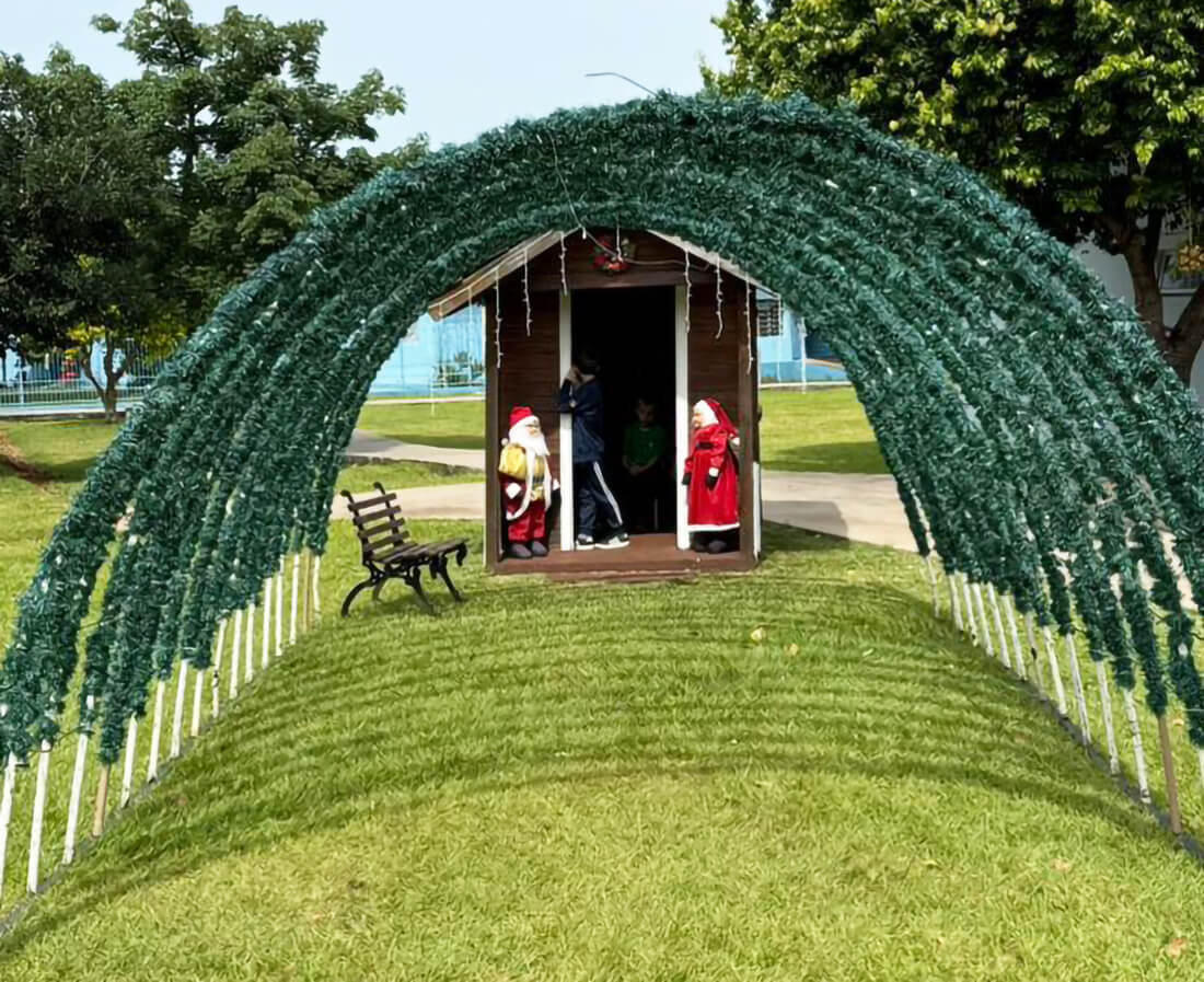 Capa Prefeitura de Tiradentes do Sul denuncia vandalismo e furto de enfeites de Natal na Praça Central