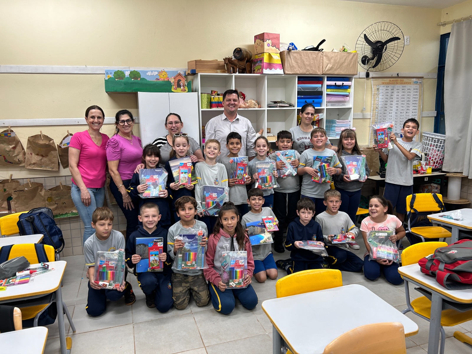 Capa Administração de Seberi realiza entrega de kits escolares e uniformes aos alunos da rede municipal