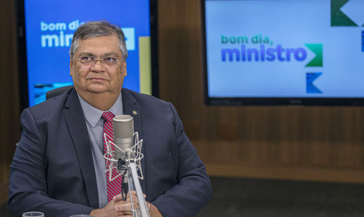 Capa Flávio Dino pretende dobrar recursos para combate à violência contra a mulher