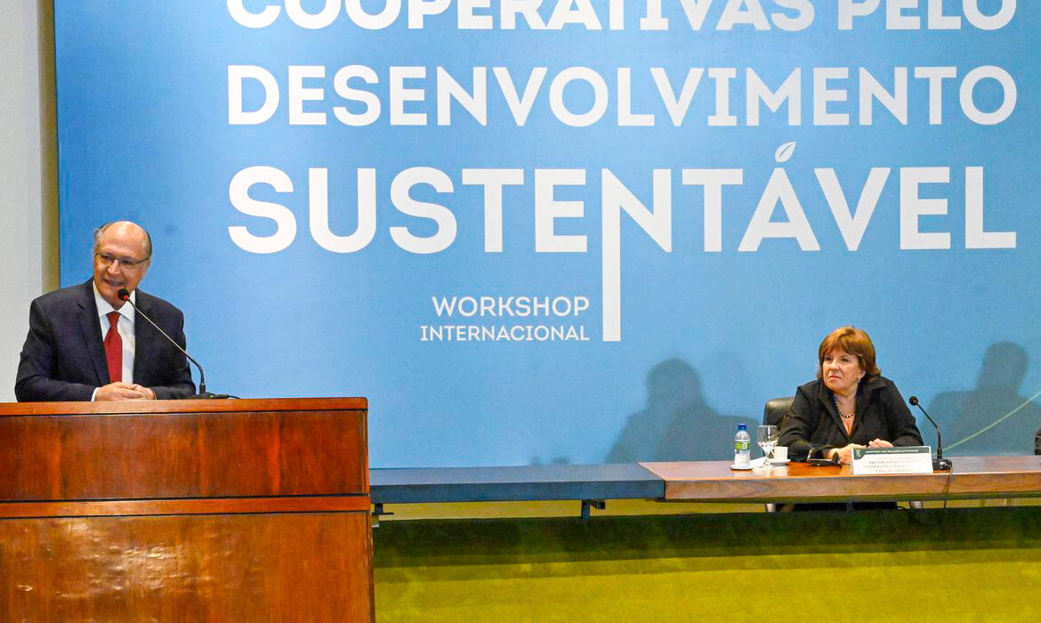 Capa Alckmin defende fortalecimento do cooperativismo no país