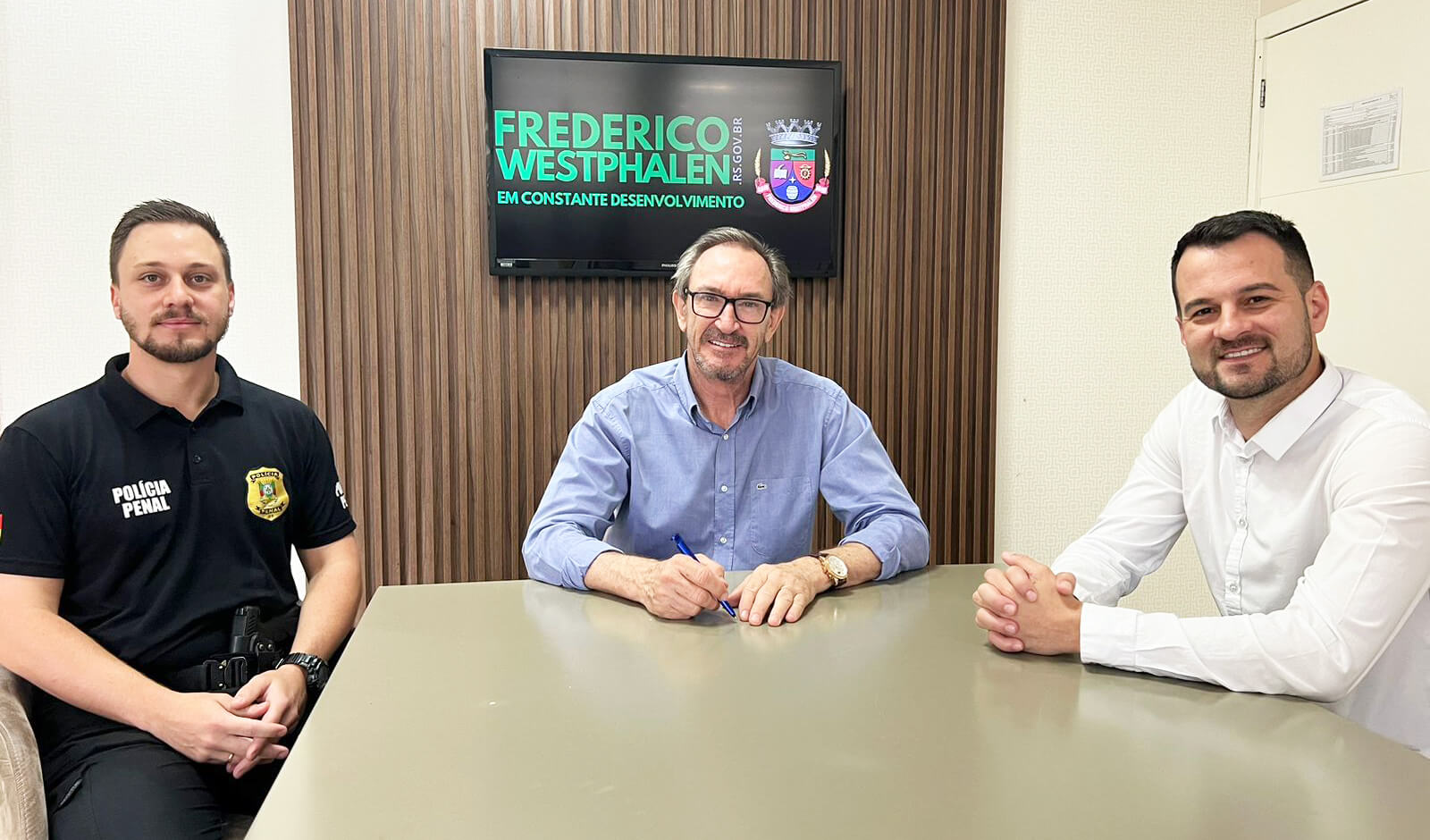 Capa Reunião trata sobre novos investimentos para o presídio de Frederico Westphalen