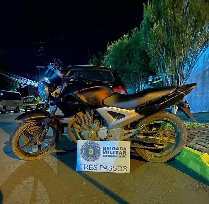 Capa BM realiza duas prisões e apreende duas motocicletas em Três Passos e Miraguaí