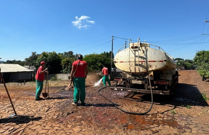 Capa Ametista do Sul inicia obra de pavimentação asfáltica no bairro João de Lucca