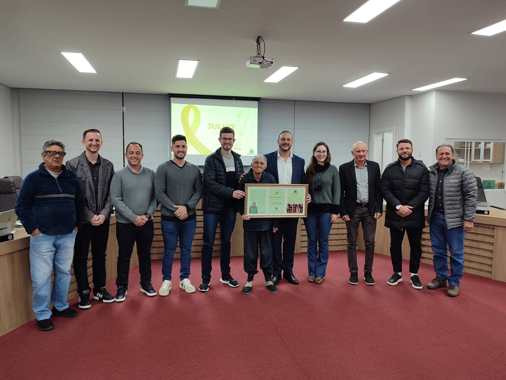 Capa Câmara de Vereadores de FW realiza homenagem ao Guardião da Chama Crioula do município