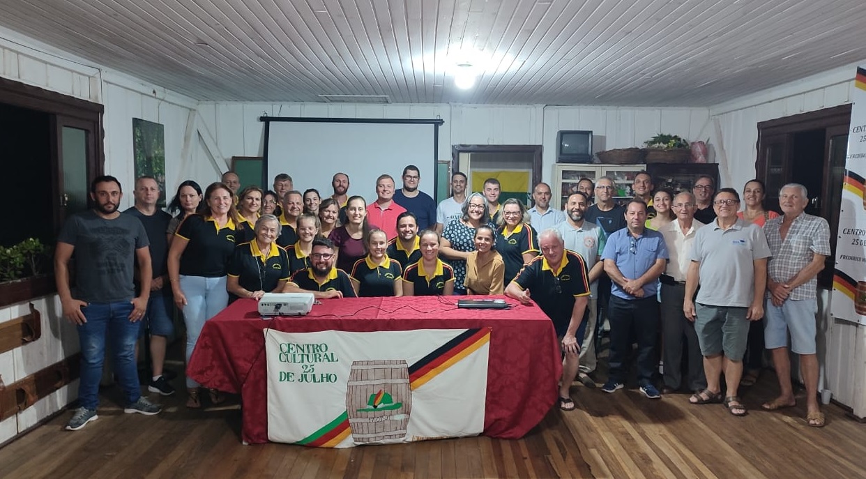 Capa Poder Legislativo prestigia apresentação do projeto no novo Centro Cultural 25 de Julho