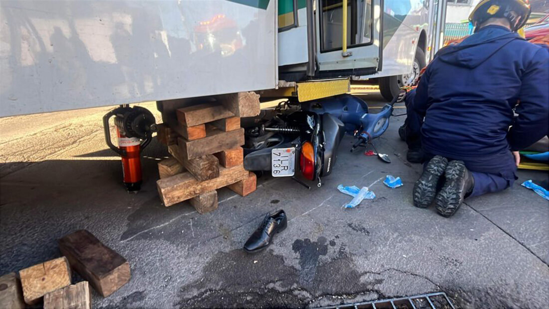 Capa Motociclista se salva de tragédia após colisão com ônibus em Passo Fundo