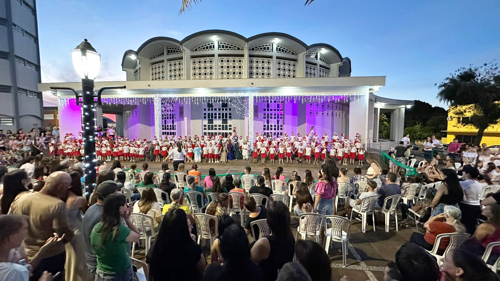 Capa Abertura do Natal encanta público em Planalto com apresentações e chegada do Papai Noel