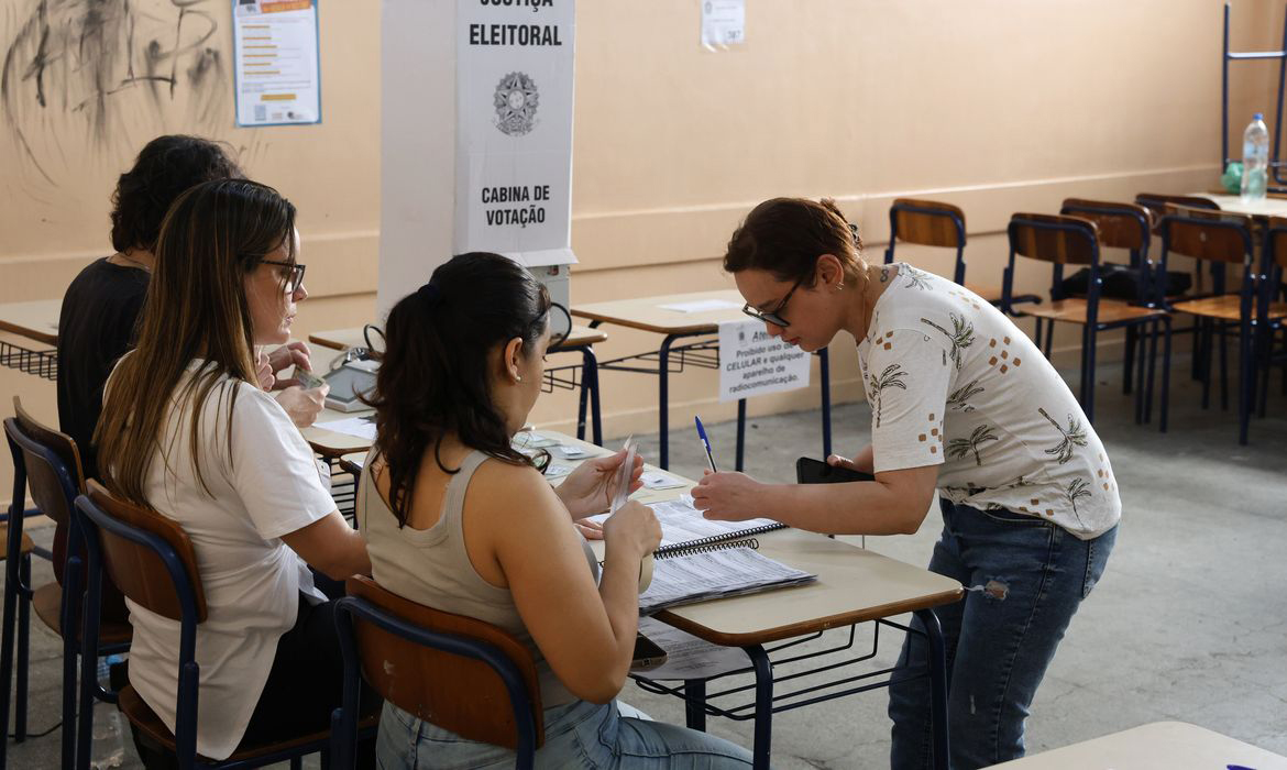 Capa Não votou no primeiro turno? Eleitor pode participar normalmente da votação no dia 25