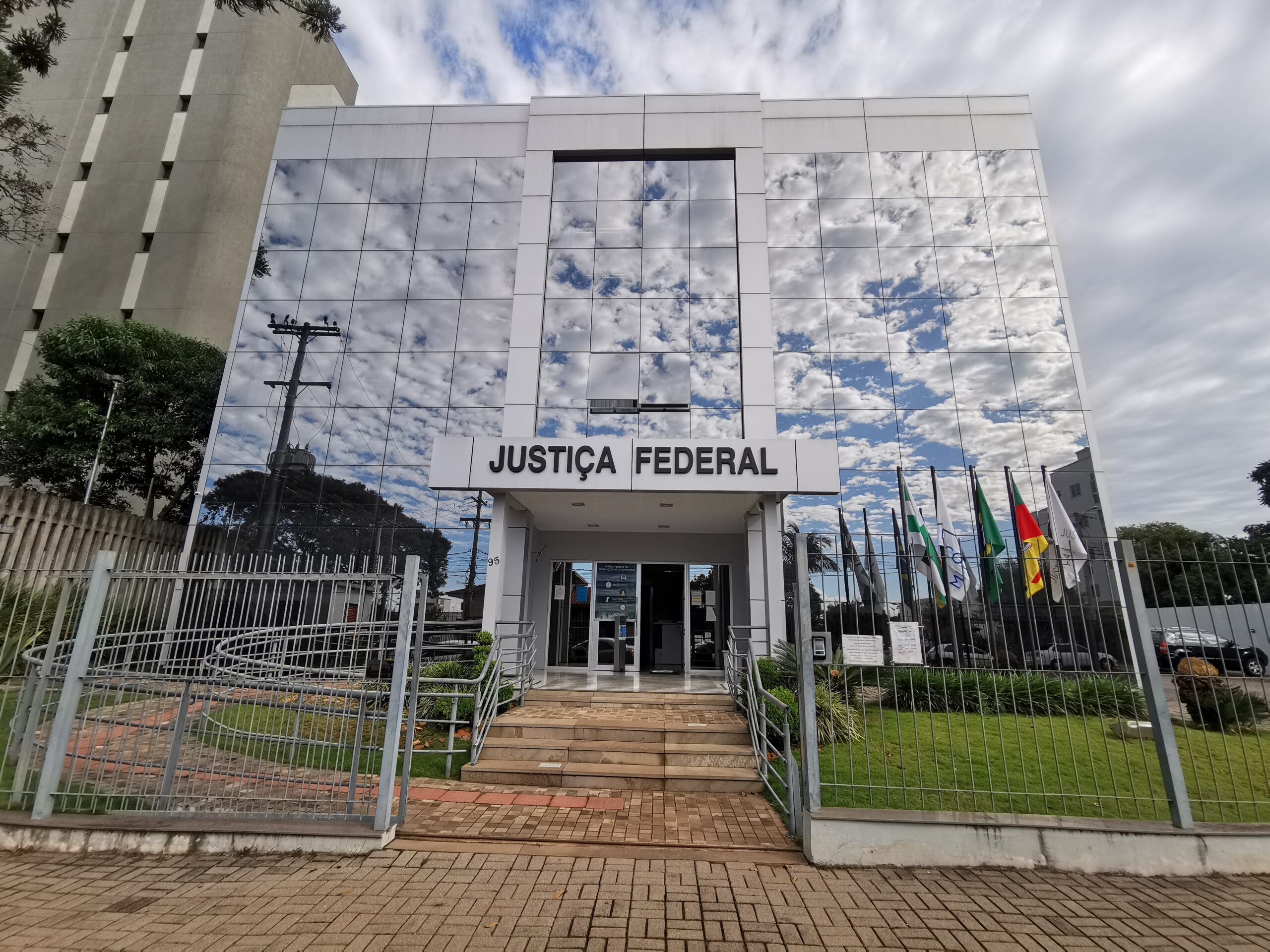 Capa Vítima de exílio e tortura, de Coronel Bicaco, ganha indenização por perseguição política