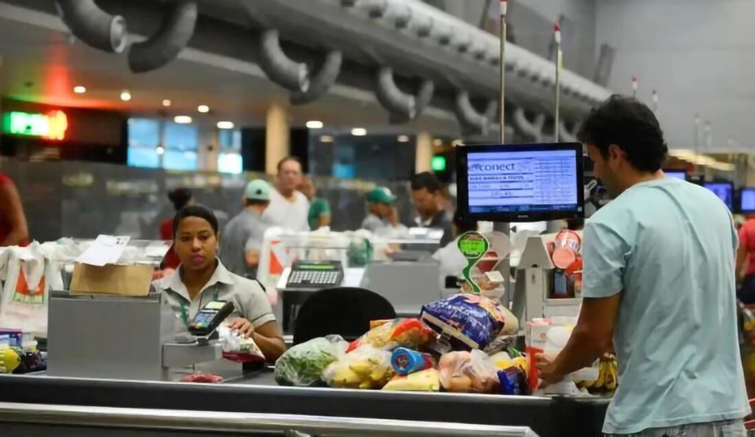 Capa Governo mantém para março nova regra sobre trabalho em domingos e feriados