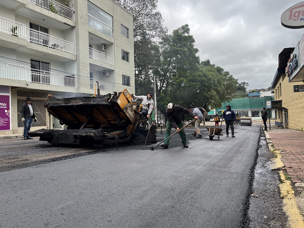 Capa Prefeitura de FW alcança marca de 60 obras de pavimentação realizadas nos últimos quatro anos
