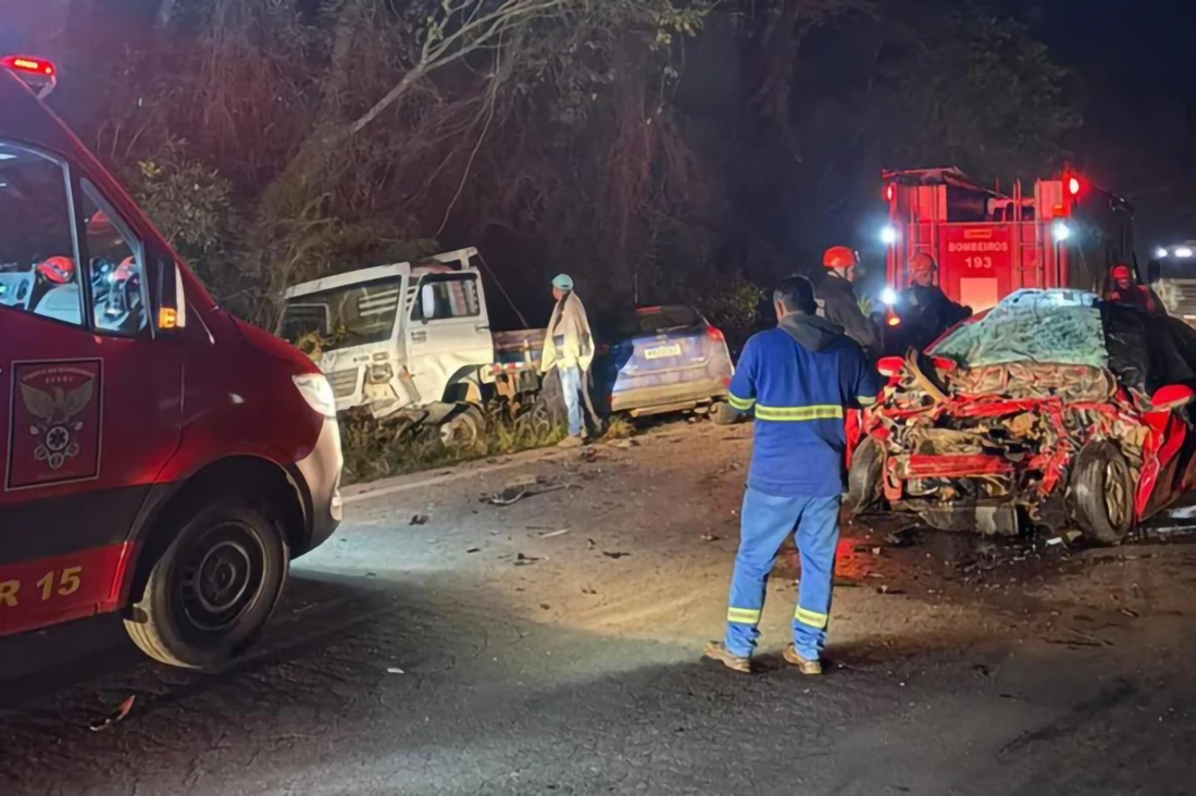 Capa Homem morre em acidente envolvendo dois carros e caminhão em Marau