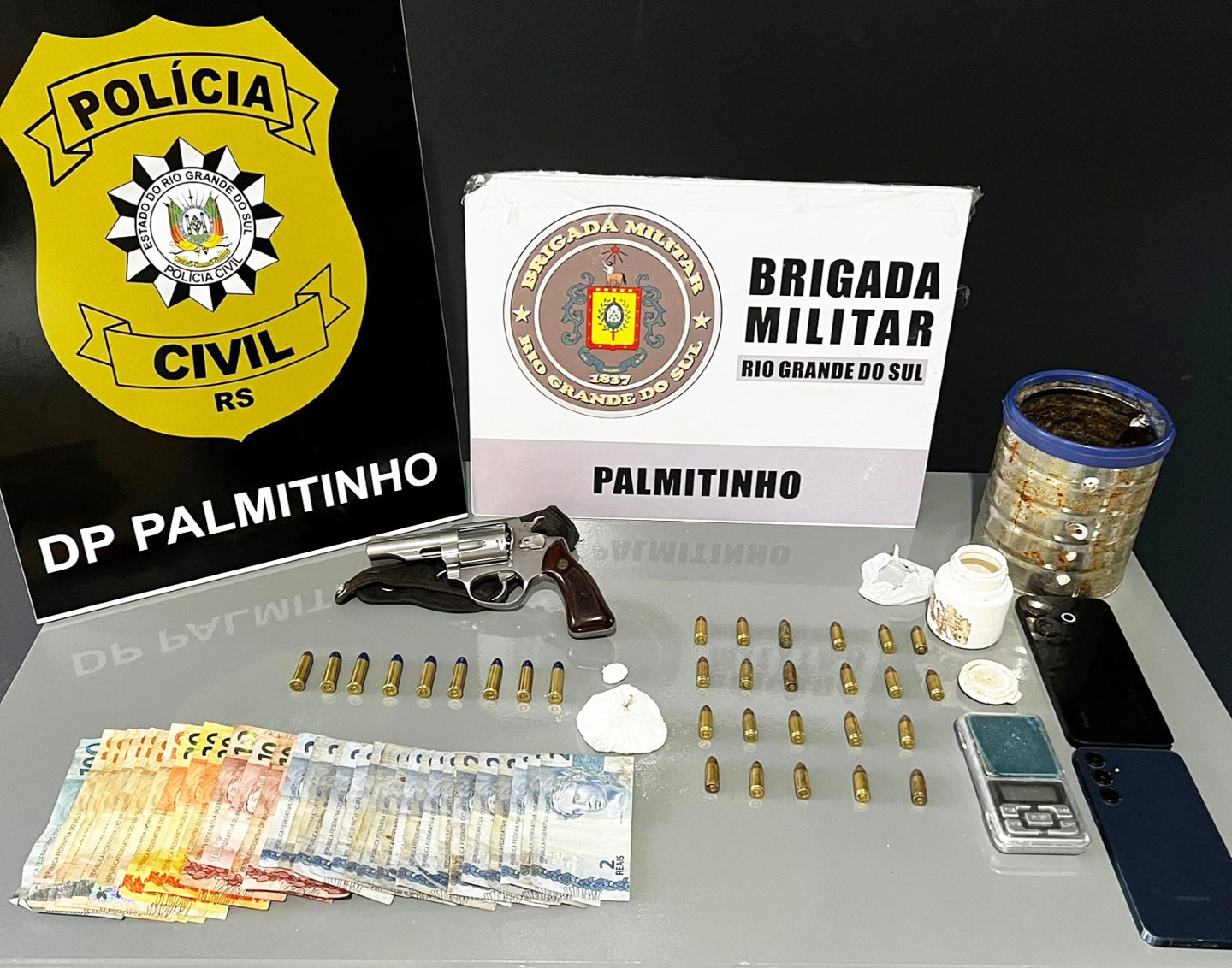 Capa Operação conjunta prende suspeito e apreende arma e drogas em Palmitinho