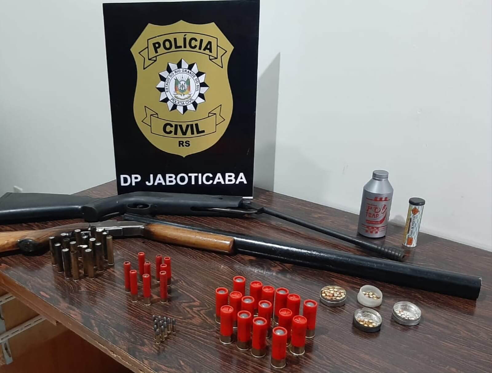 Capa Polícia Civil apreende arma e munições durante ação de combate à violência doméstica em Jaboticaba