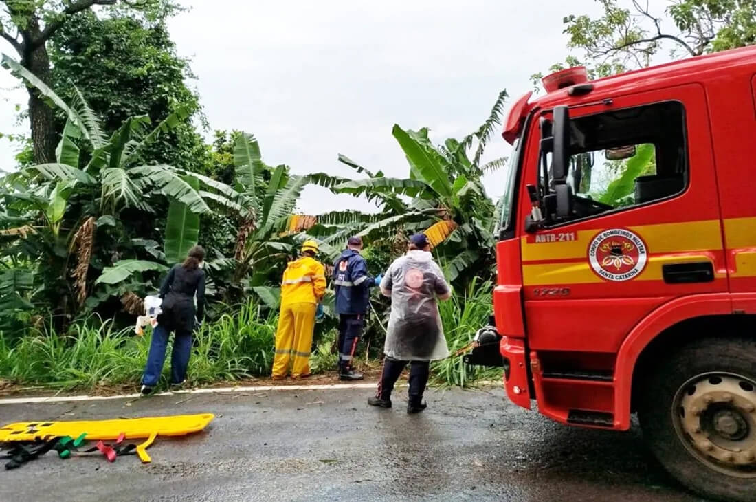 Capa Jovem fica ferido após veículo colidir em barranco e cair em ribanceira no Oeste catarinense