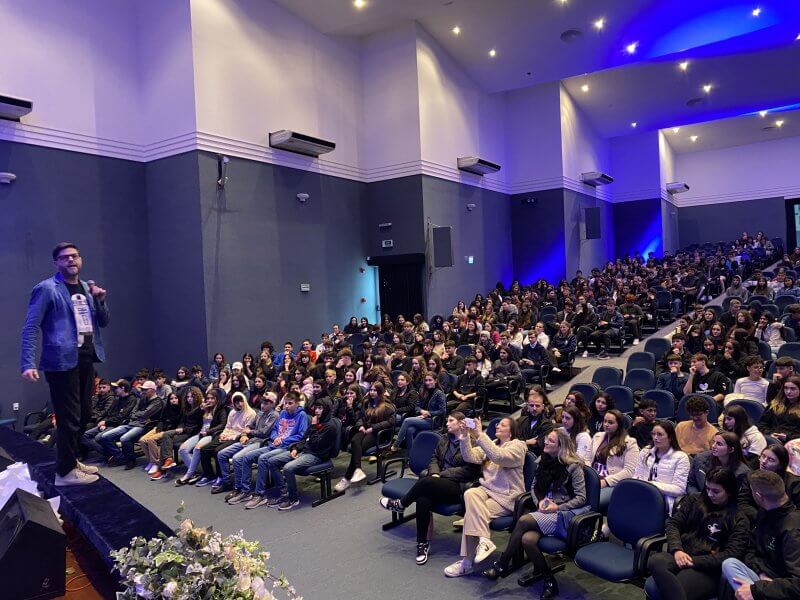 Capa Palestra na URI/FW reúne 1,4 mil pessoas para discutir saúde na adolescência