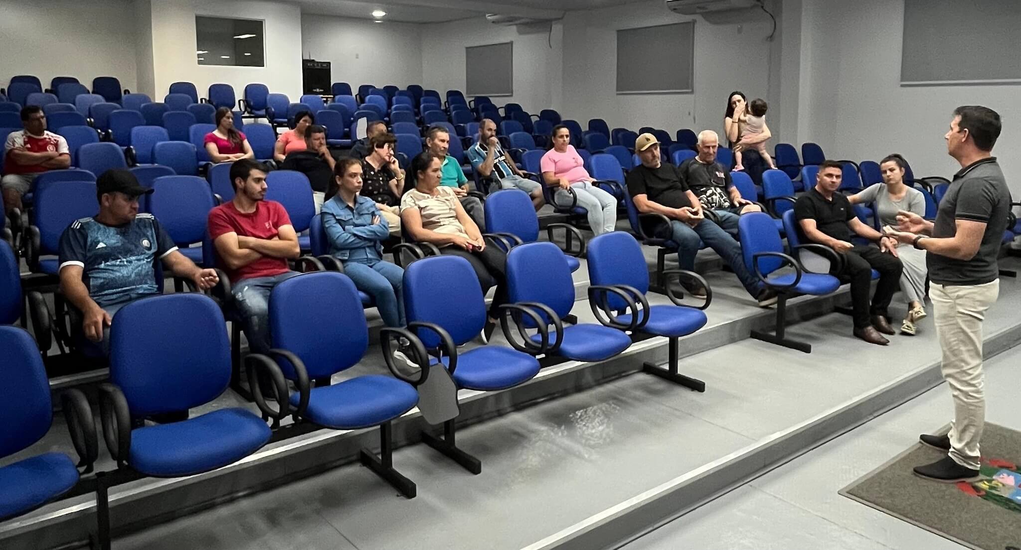 Capa Reunião discute avanço na pavimentação da Rua Dom Pedro I em Caiçara