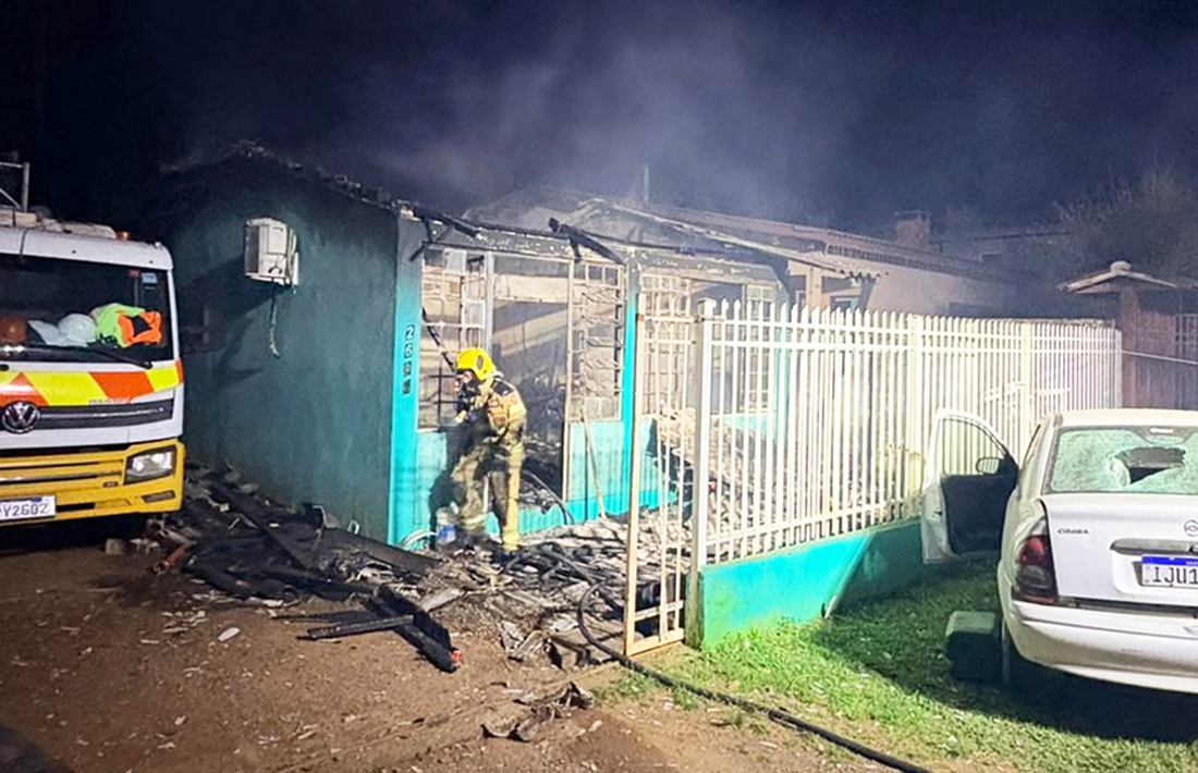 Capa Mulher de 21 anos é presa suspeita de incendiar casa de ex-companheiro em Soledade