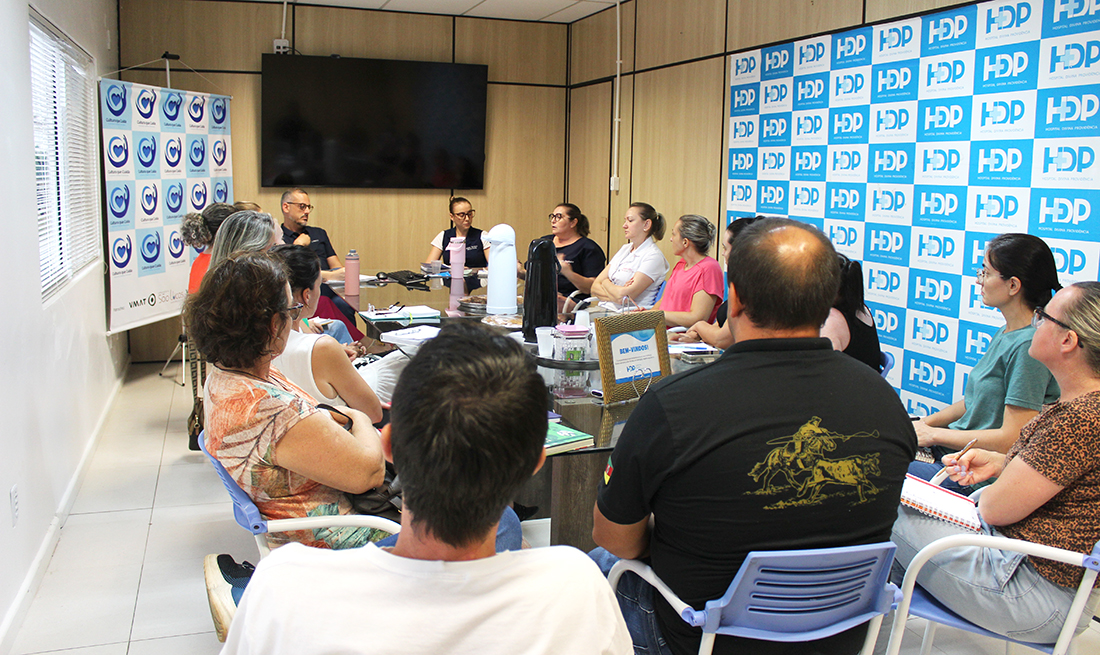 Capa HDP reúne gestores e enfermeiros para discutir estratégias de atendimento à gestante