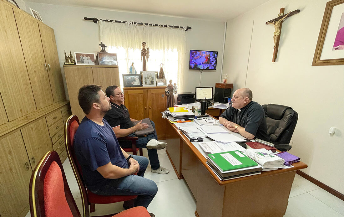 Capa Comissão Central da Expofred faz convite ao Pároco da Catedral Santo Antônio