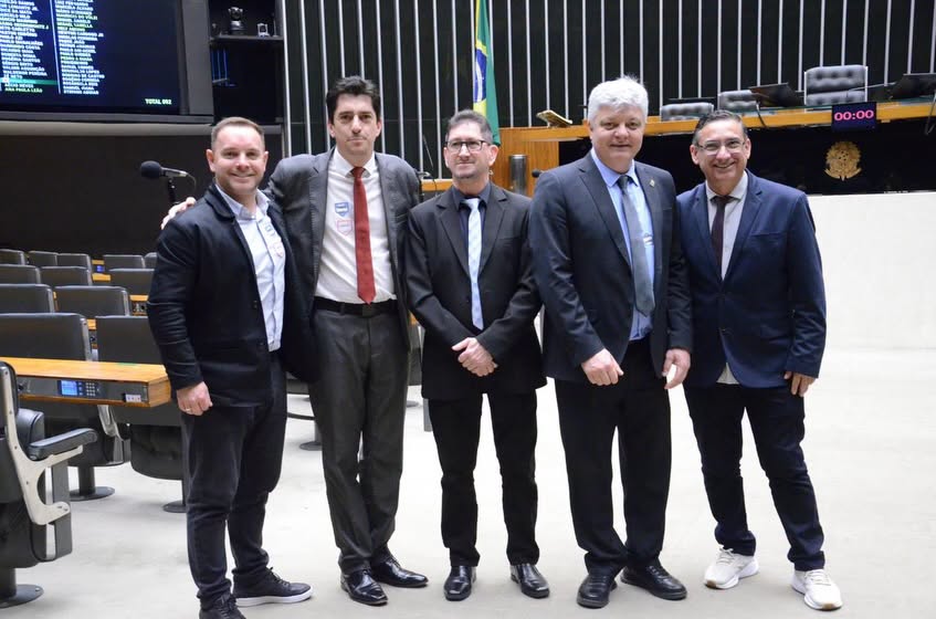 Capa Prefeito de Trindade do Sul apresenta projeto da Rodovia Integração Mercosul em Brasília