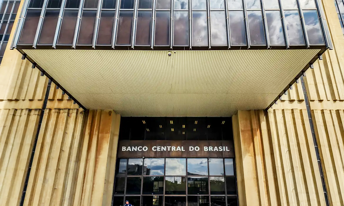 Capa Copom eleva juros básicos da economia para 13,25% ao ano