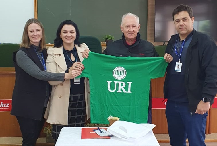 Capa URI/FW e Creluz assinam convênio para aulas práticas de Técnico em Eletrotécnica