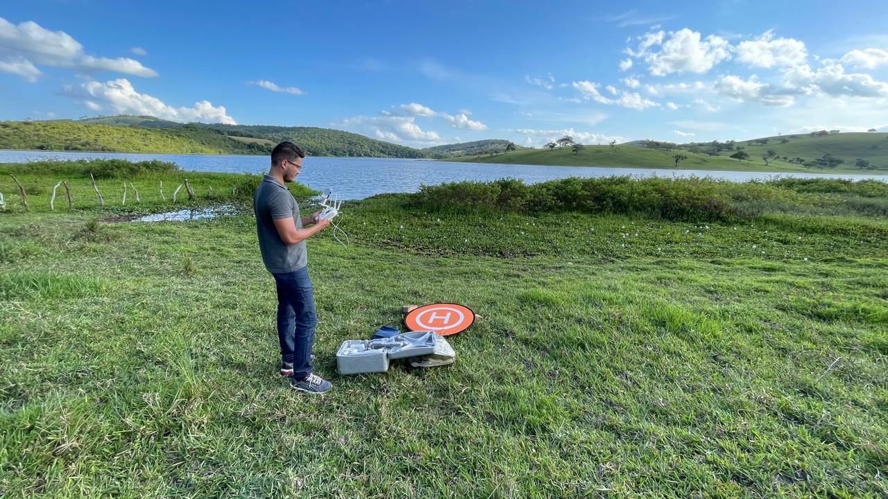Capa Tecnologia inovadora desenvolvida na UFSM/FW utiliza drones e IA para monitorar a qualidade da água