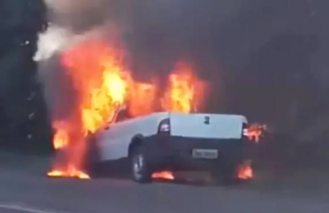 Capa Caminhonete é destruída por incêndio entre Boa Vista do Buricá e Três de Maio