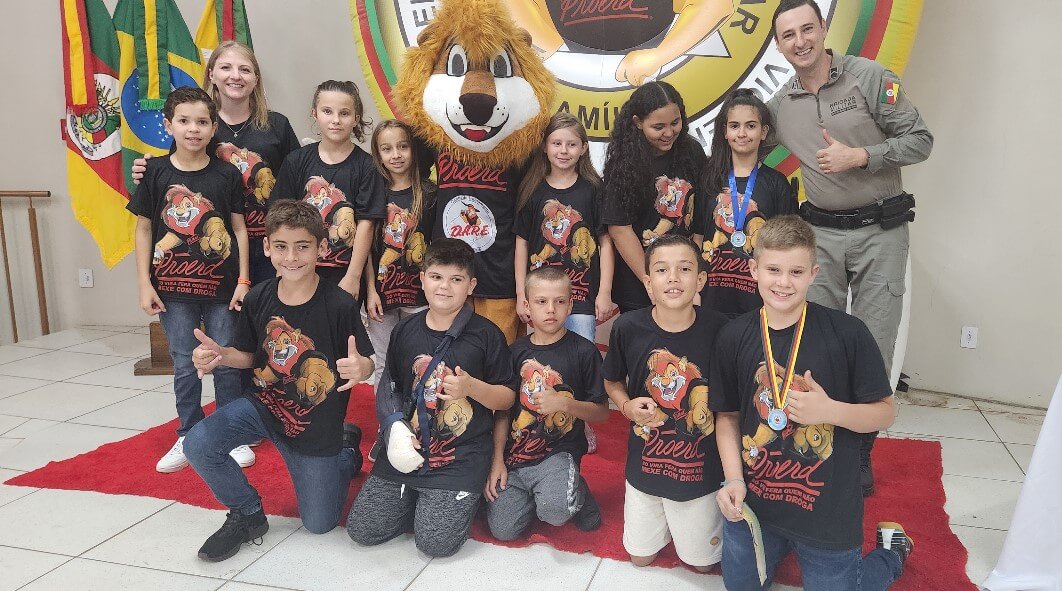 Capa Brigada Militar forma 48 alunos no PROERD em Caiçara