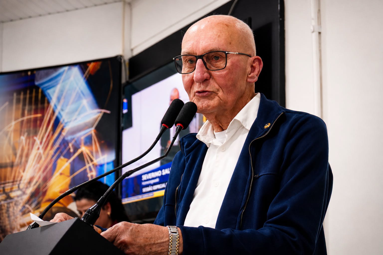 Capa Câmara de Nonoai entrega Medalha Mérito João Cipriano da Rocha Loires a Severino Babinski