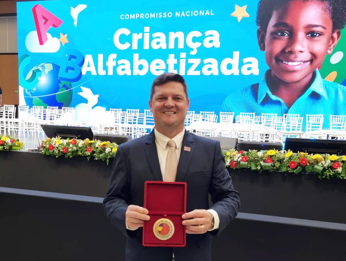 Capa Seberi recebe Selo Ouro em Alfabetização em Brasília