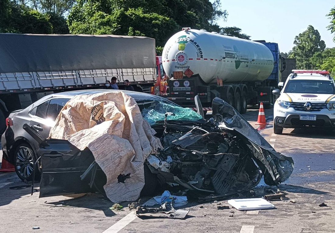 Capa Colisão frontal na ERS-153 resulta em morte de mulher e deixa motorista ferido