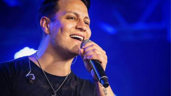 Capa Vocalista dos Atuais sofre acidente de trânsito